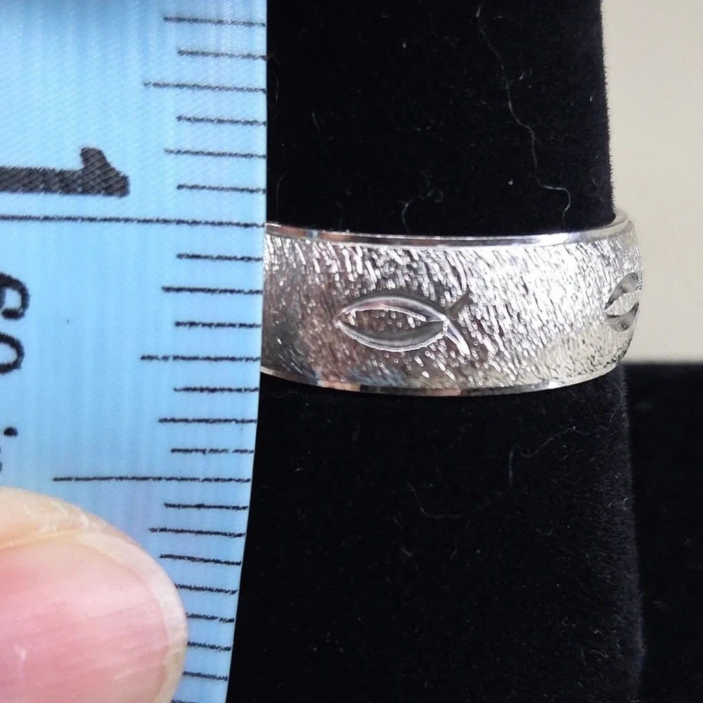 Silver Tone Ichthys Christian Fish Symbol Textured Band Ring Size 10 Mens Womens